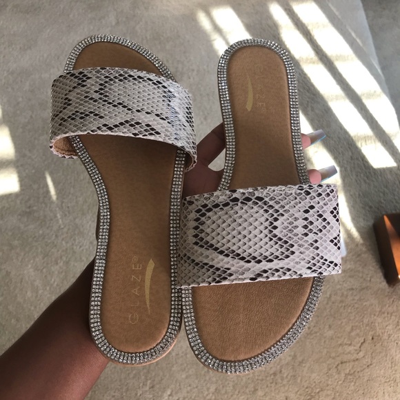 Comfy snake skin sandals - Picture 2 of 2